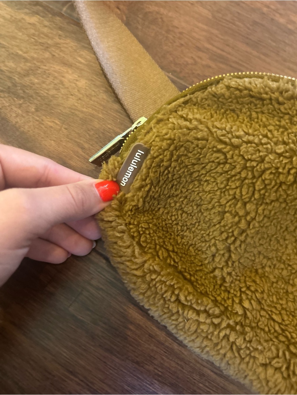 Lululemon Sherpa Fleece Belt Bag in Camel Brown - Picture 3 of 4